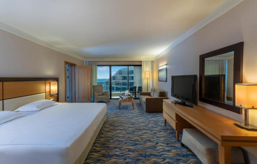 Senior Suite – Side Sea View