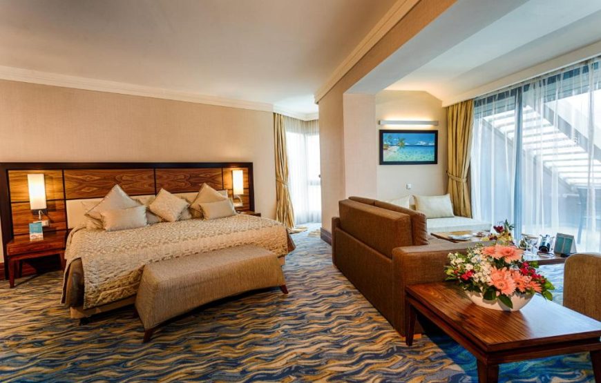 Senior Suite – Side Sea View