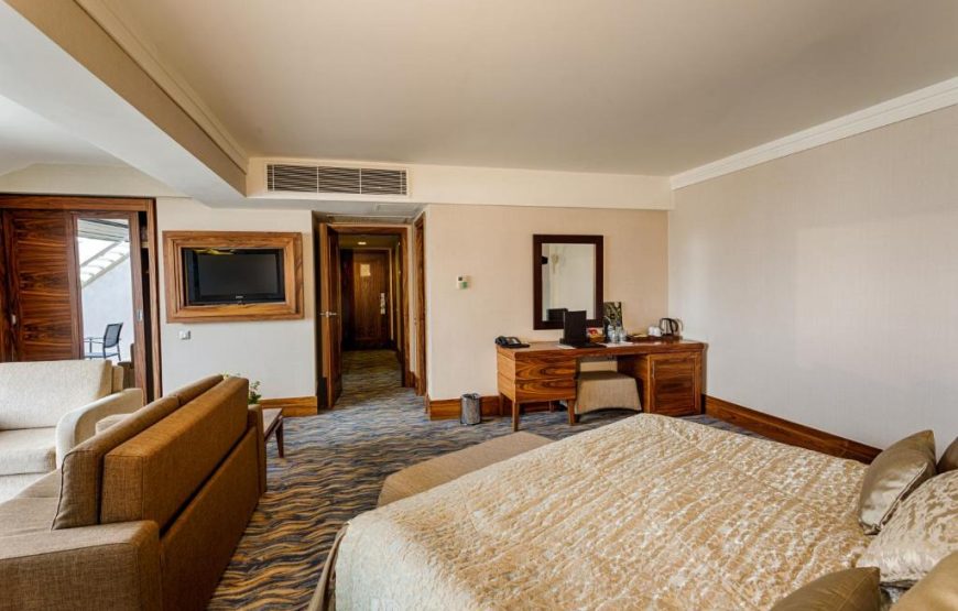 Senior Suite – Side Sea View