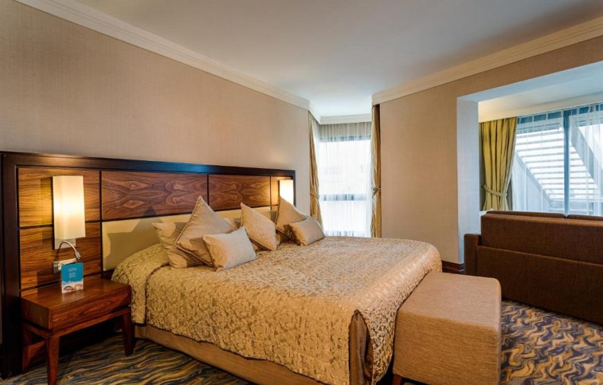 Senior Suite with Land View