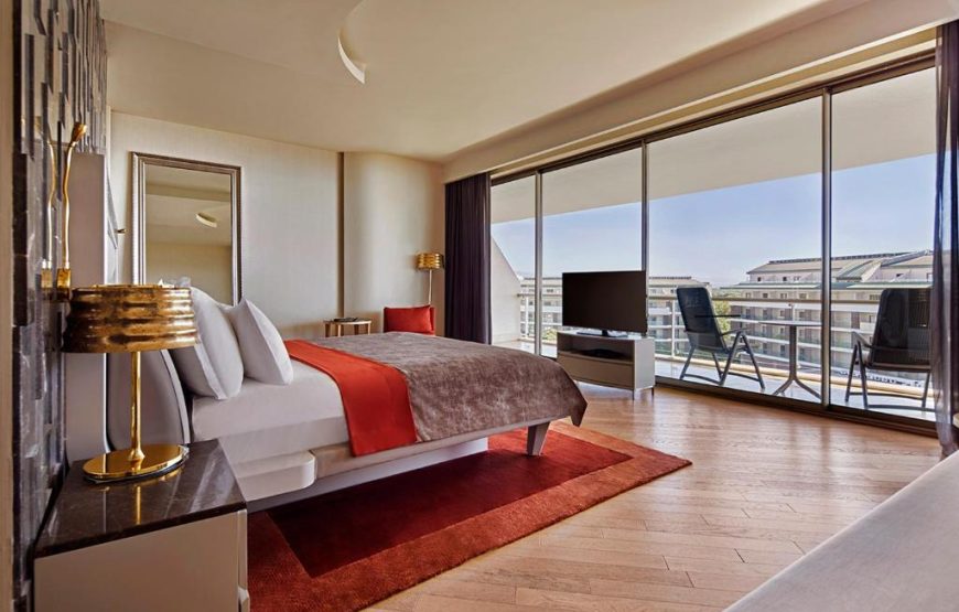 Suite with Land View