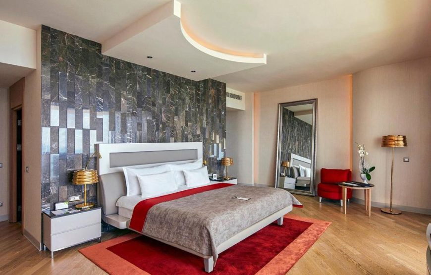 Suite with Land View