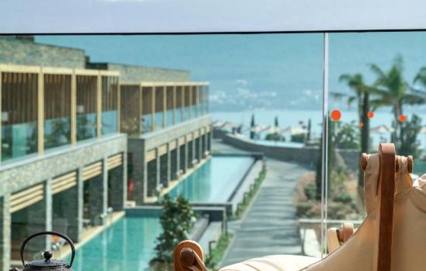 Terrace Room with Bathtub and Partial Sea View