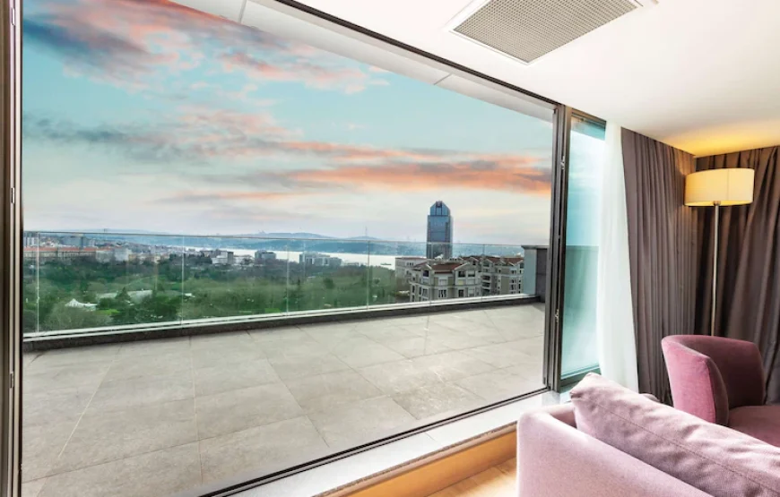 Presidential Suite with Terrace – Bosphorus View